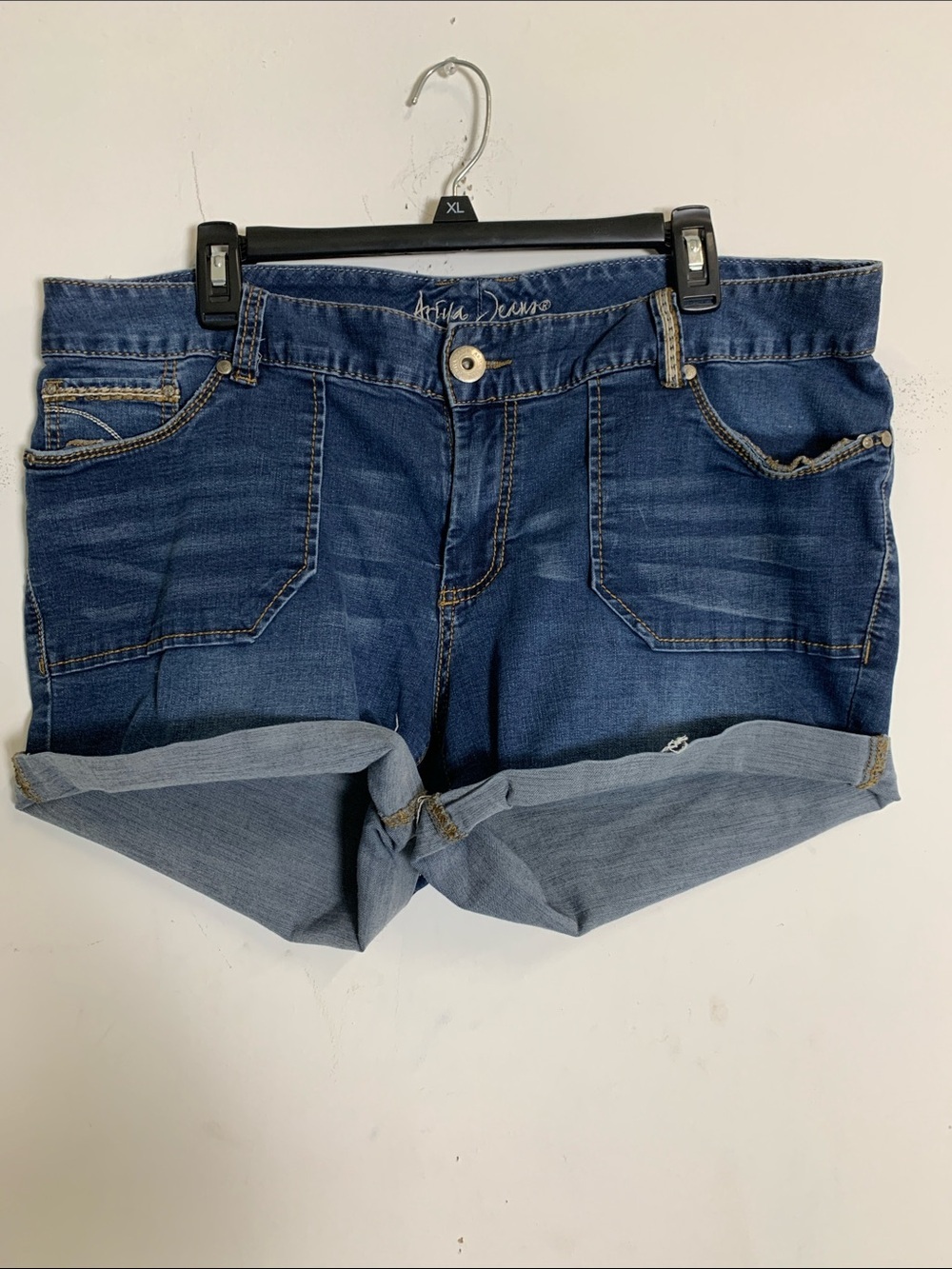 Ariya Jeans Women's Dark Blue Rolled-Cuff Jean Shorts